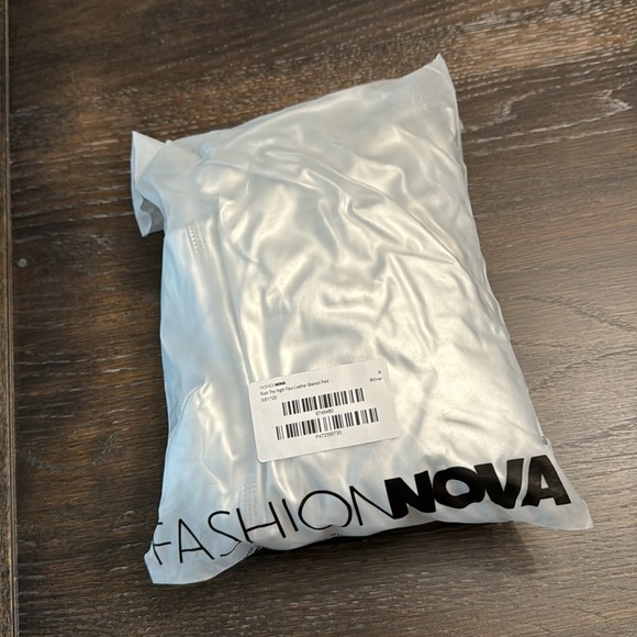 🟠 NWT Faux Leather Stacked Pant - Silver size smalll - Picture 7 of 7